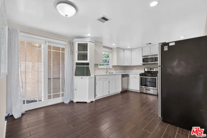 11029 Eldora Avenue, Sunland, California 91040