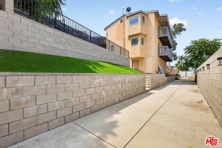 11029 Eldora Avenue, Sunland, California 91040