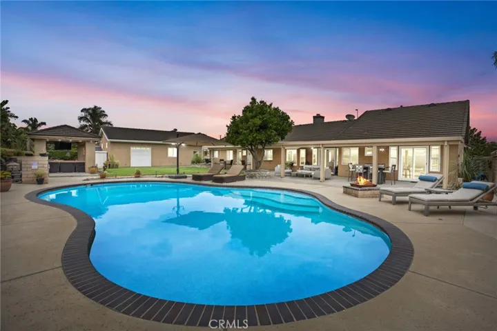 Pool with virtual twilight.