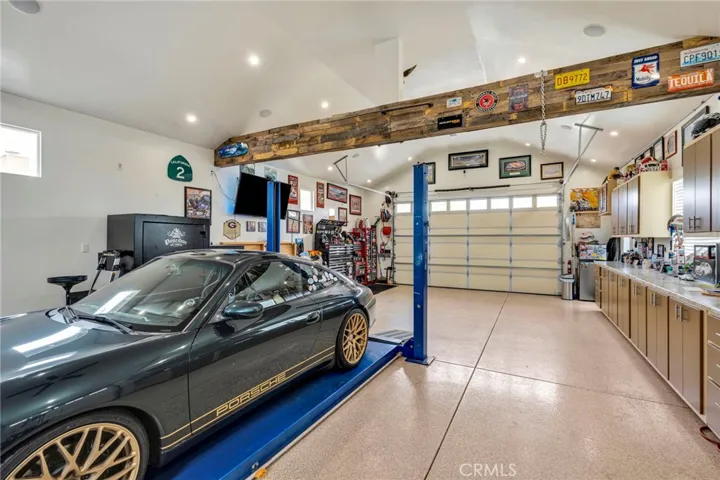 garage/workshop.