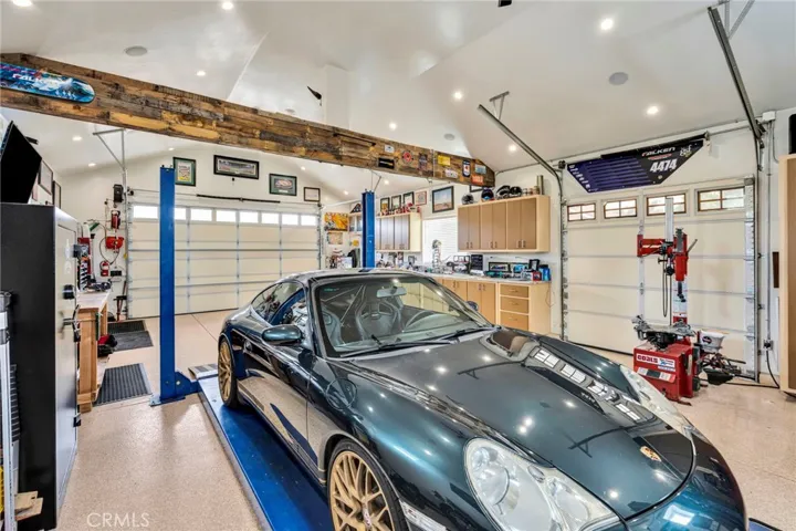 garage/workshop.