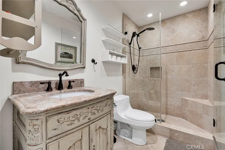 Bathroom 2.