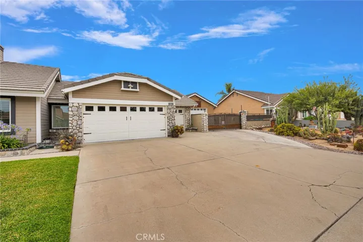 Huge driveway.