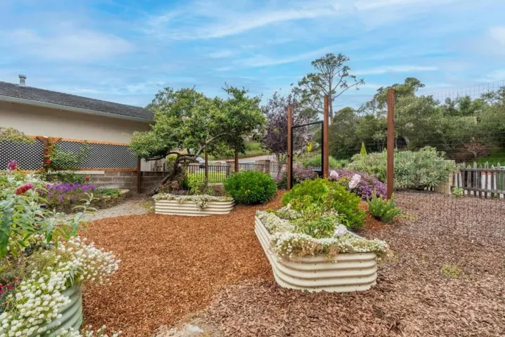 17 Toda Vista, Monterey, California 93940