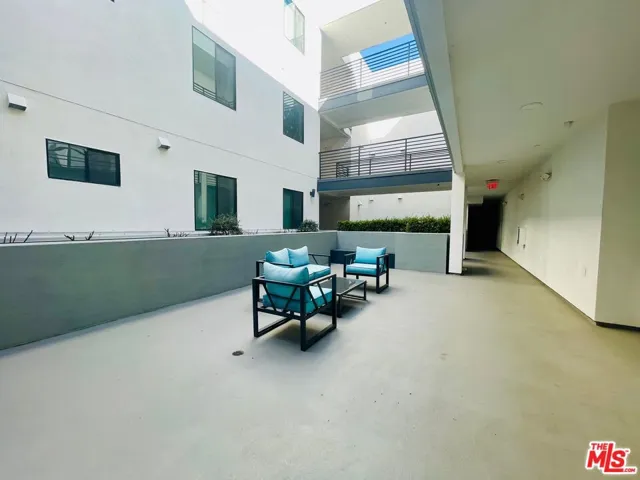 14612 Calvert Street 301, Van Nuys, California 91411