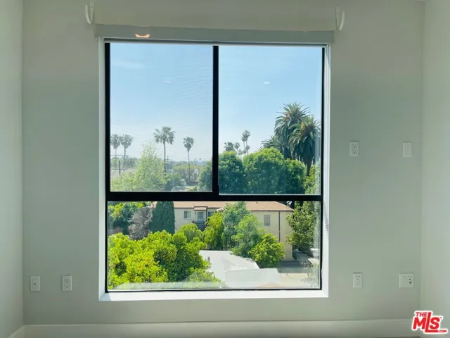 14612 Calvert Street 301, Van Nuys, California 91411