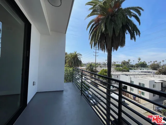 14612 Calvert Street 301, Van Nuys, California 91411