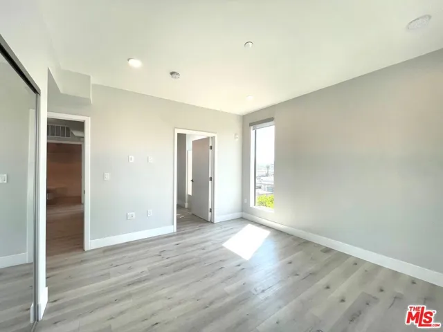 14612 Calvert Street 301, Van Nuys, California 91411