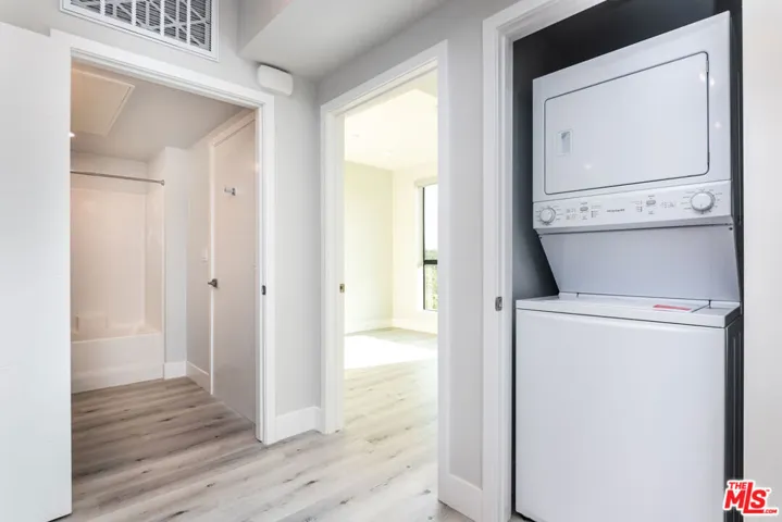 14612 Calvert Street 301, Van Nuys, California 91411