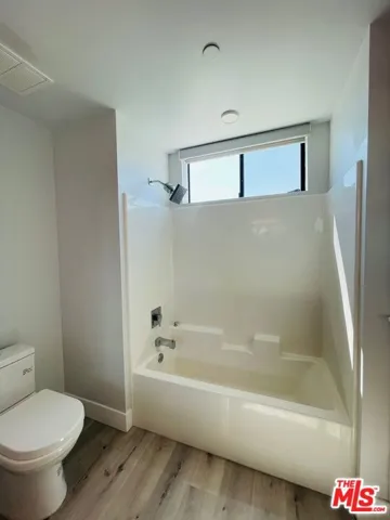 14612 Calvert Street 301, Van Nuys, California 91411