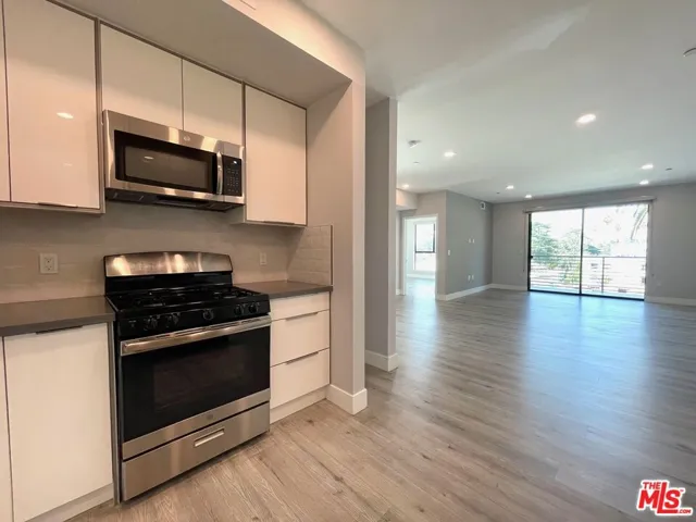 14612 Calvert Street 301, Van Nuys, California 91411