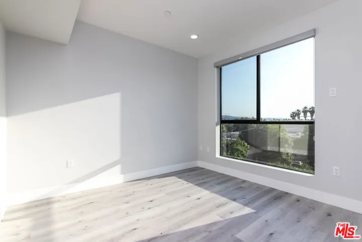 14612 Calvert Street 301, Van Nuys, California 91411