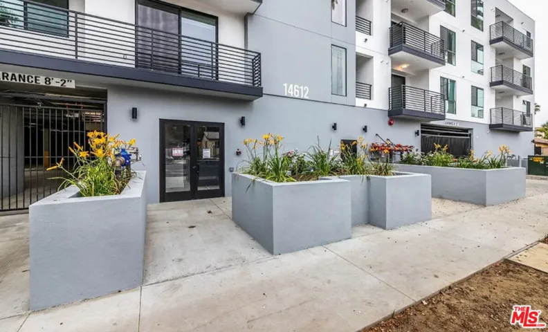 14612 Calvert Street 301, Van Nuys, California 91411