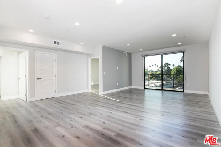 14612 Calvert Street 301, Van Nuys, California 91411