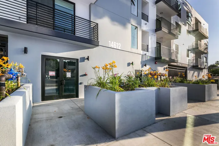 14612 Calvert Street 301, Van Nuys, California 91411