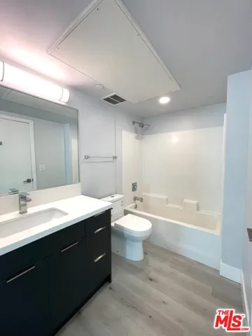 14612 Calvert Street 301, Van Nuys, California 91411