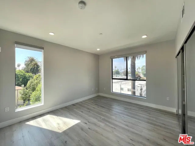 14612 Calvert Street 301, Van Nuys, California 91411