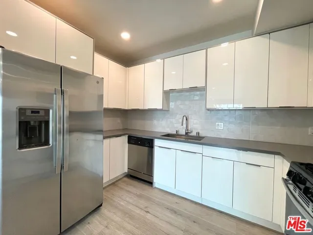 14612 Calvert Street 301, Van Nuys, California 91411