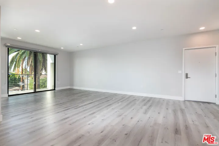 14612 Calvert Street 301, Van Nuys, California 91411