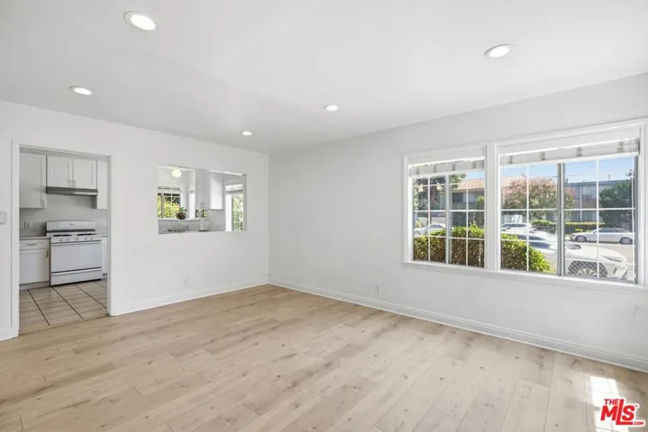 14323 Burbank Boulevard, Van Nuys, California 91401