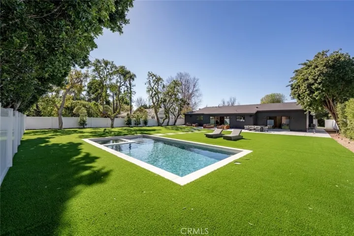 8960 Oak Park Avenue, Sherwood Forest, California 91325
