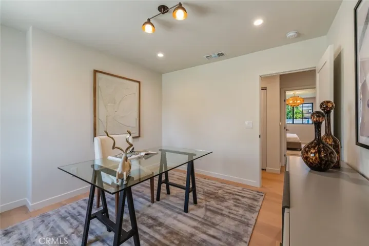 8960 Oak Park Avenue, Sherwood Forest, California 91325