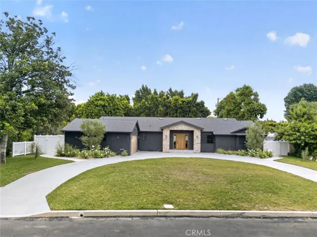 8960 Oak Park Avenue, Sherwood Forest, California 91325