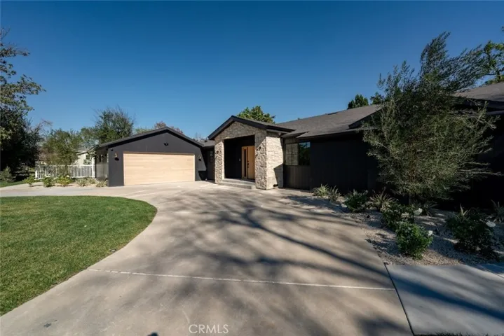 8960 Oak Park Avenue, Sherwood Forest, California 91325