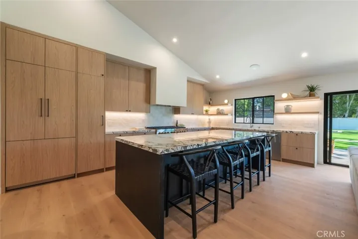 8960 Oak Park Avenue, Sherwood Forest, California 91325