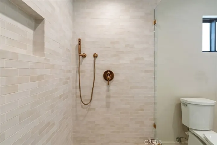 8960 Oak Park Avenue, Sherwood Forest, California 91325