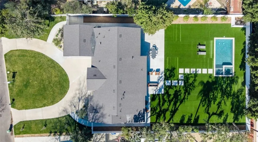 8960 Oak Park Avenue, Sherwood Forest, California 91325