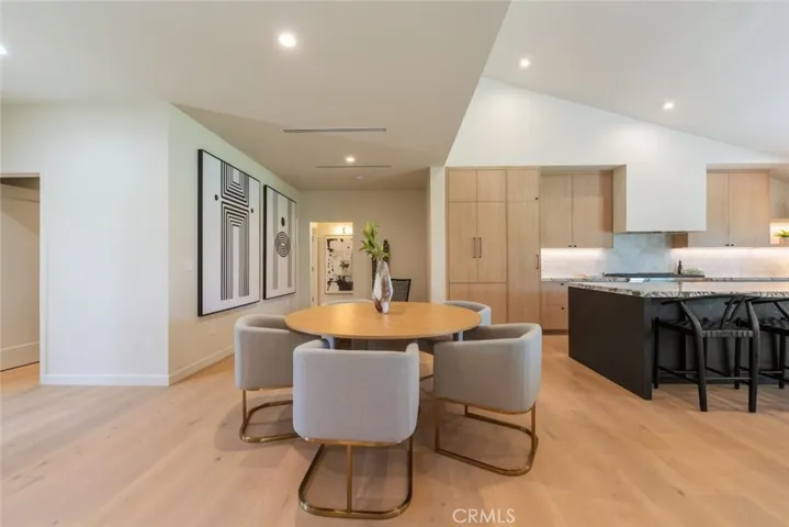 8960 Oak Park Avenue, Sherwood Forest, California 91325
