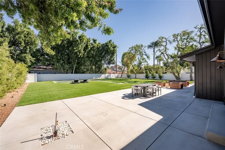 8960 Oak Park Avenue, Sherwood Forest, California 91325