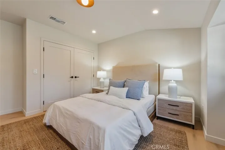 8960 Oak Park Avenue, Sherwood Forest, California 91325