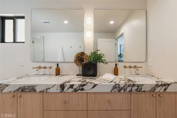 8960 Oak Park Avenue, Sherwood Forest, California 91325