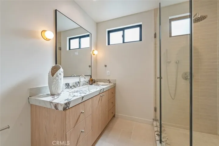 8960 Oak Park Avenue, Sherwood Forest, California 91325