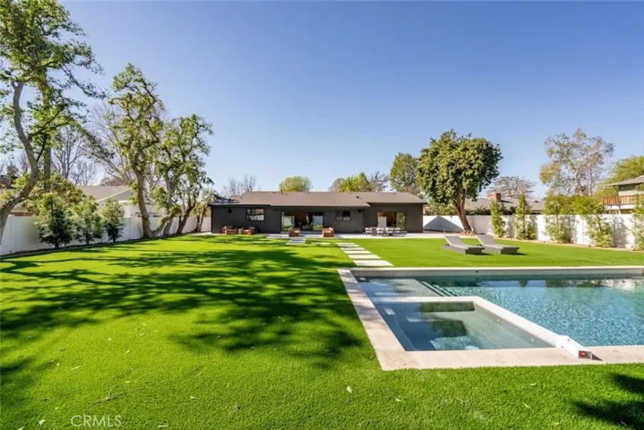 8960 Oak Park Avenue, Sherwood Forest, California 91325