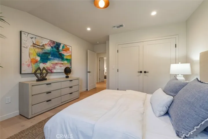 8960 Oak Park Avenue, Sherwood Forest, California 91325