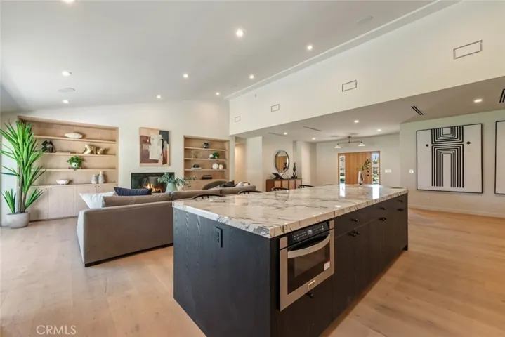 8960 Oak Park Avenue, Sherwood Forest, California 91325