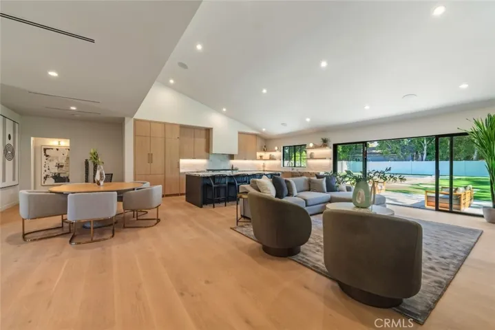 8960 Oak Park Avenue, Sherwood Forest, California 91325