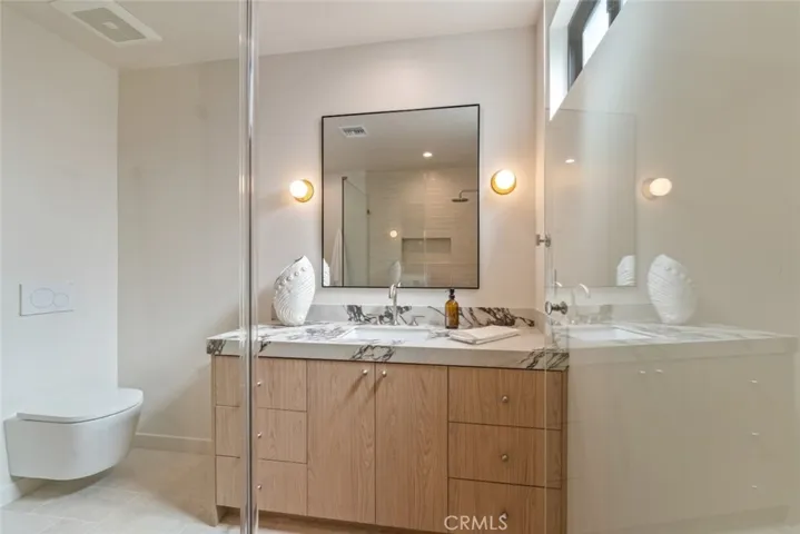 8960 Oak Park Avenue, Sherwood Forest, California 91325