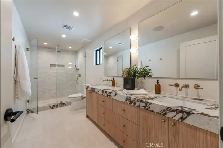 8960 Oak Park Avenue, Sherwood Forest, California 91325