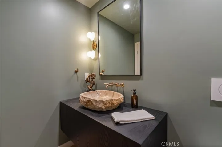 8960 Oak Park Avenue, Sherwood Forest, California 91325
