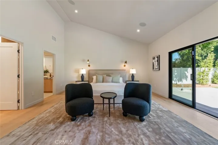 8960 Oak Park Avenue, Sherwood Forest, California 91325