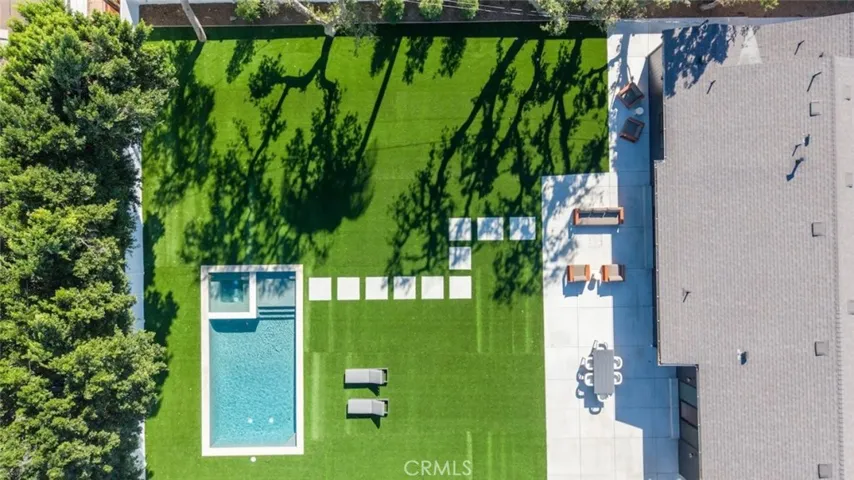 8960 Oak Park Avenue, Sherwood Forest, California 91325