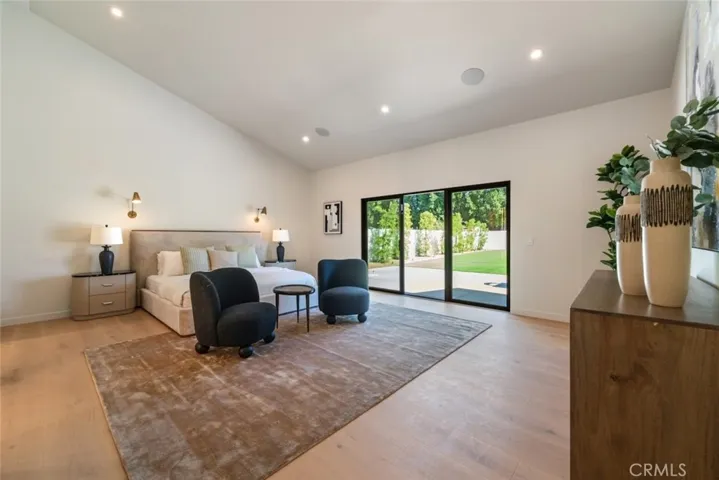 8960 Oak Park Avenue, Sherwood Forest, California 91325