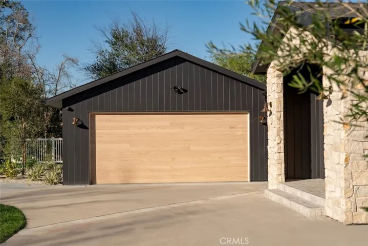 8960 Oak Park Avenue, Sherwood Forest, California 91325