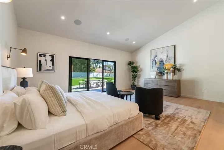 8960 Oak Park Avenue, Sherwood Forest, California 91325
