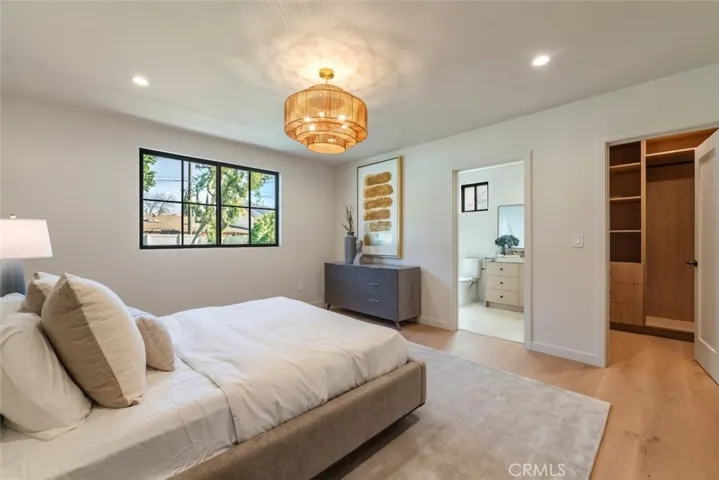 8960 Oak Park Avenue, Sherwood Forest, California 91325