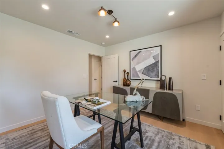 8960 Oak Park Avenue, Sherwood Forest, California 91325